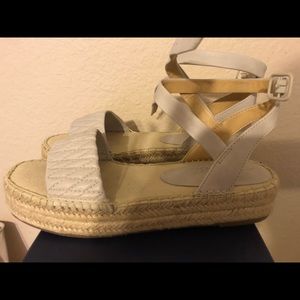 Splendid sandals in light grey